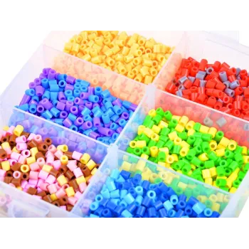 Sześć podstawek przeznaczonych do układania wzorów z koralików