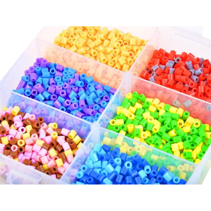 Sześć podstawek przeznaczonych do układania wzorów z koralików