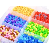 Sześć podstawek przeznaczonych do układania wzorów z koralików