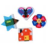 Detal zbliżenie na koraliki o różnych barwach