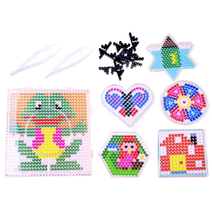 Prezentacja gotowej mozaiki ułożonej z koralików do prasowania