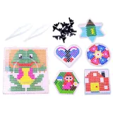 Prezentacja gotowej mozaiki ułożonej z koralików do prasowania