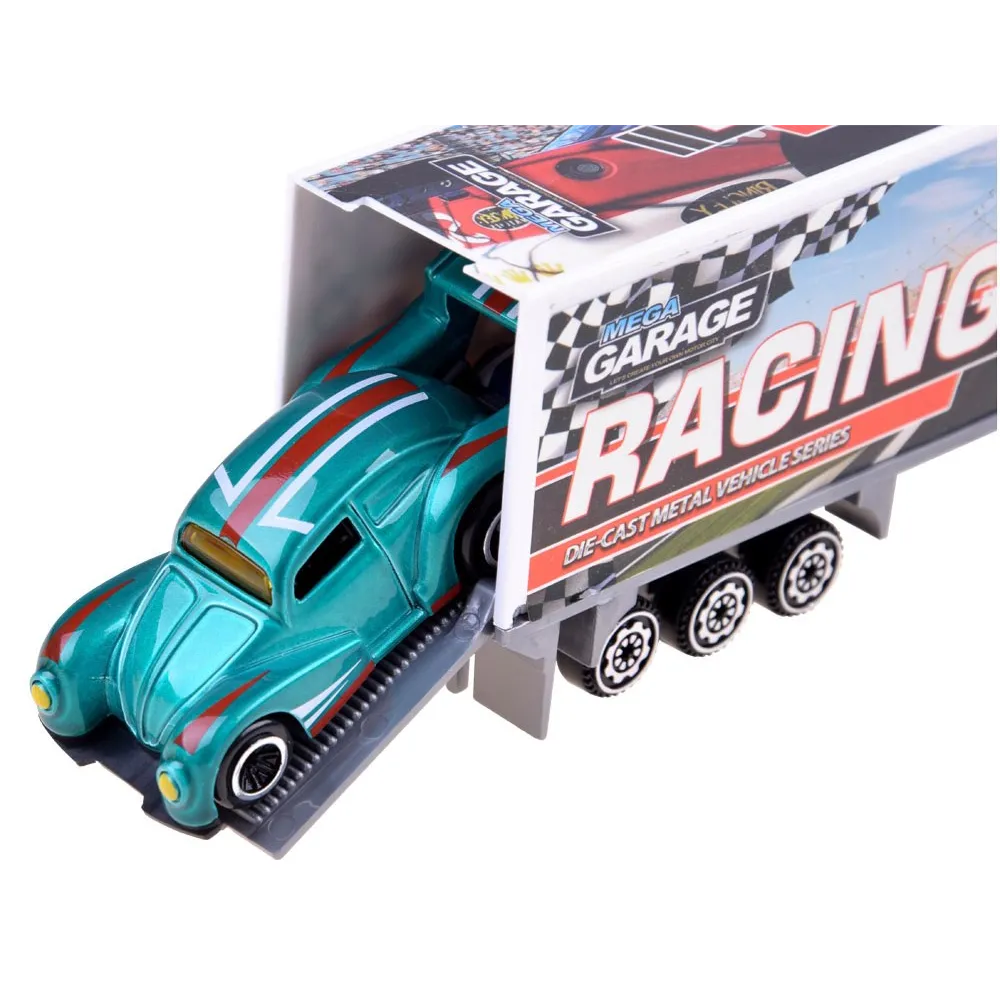 autka ustawione na przyczepie ciężarówki podczas załadunku