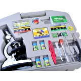 zbliżenie na soczewki mikroskopu w zestawie ES0024