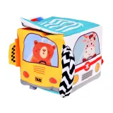 pastelowe kulki do zabawy manualnej na tle kostki sensorycznej