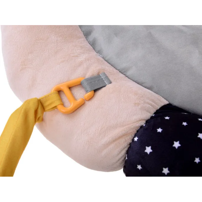 Widok całego zestawu maty z pałąkami i czterema zawieszkami