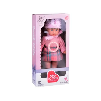 dziecko trzyma lalkę Kate podczas zabawy i nauki angielskiego