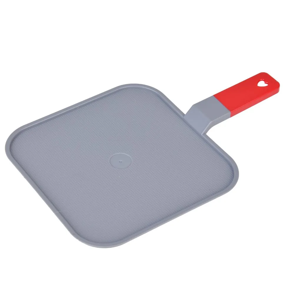 elementy zestawu: jajko sadzone, pomidor, liście sałaty i papryki