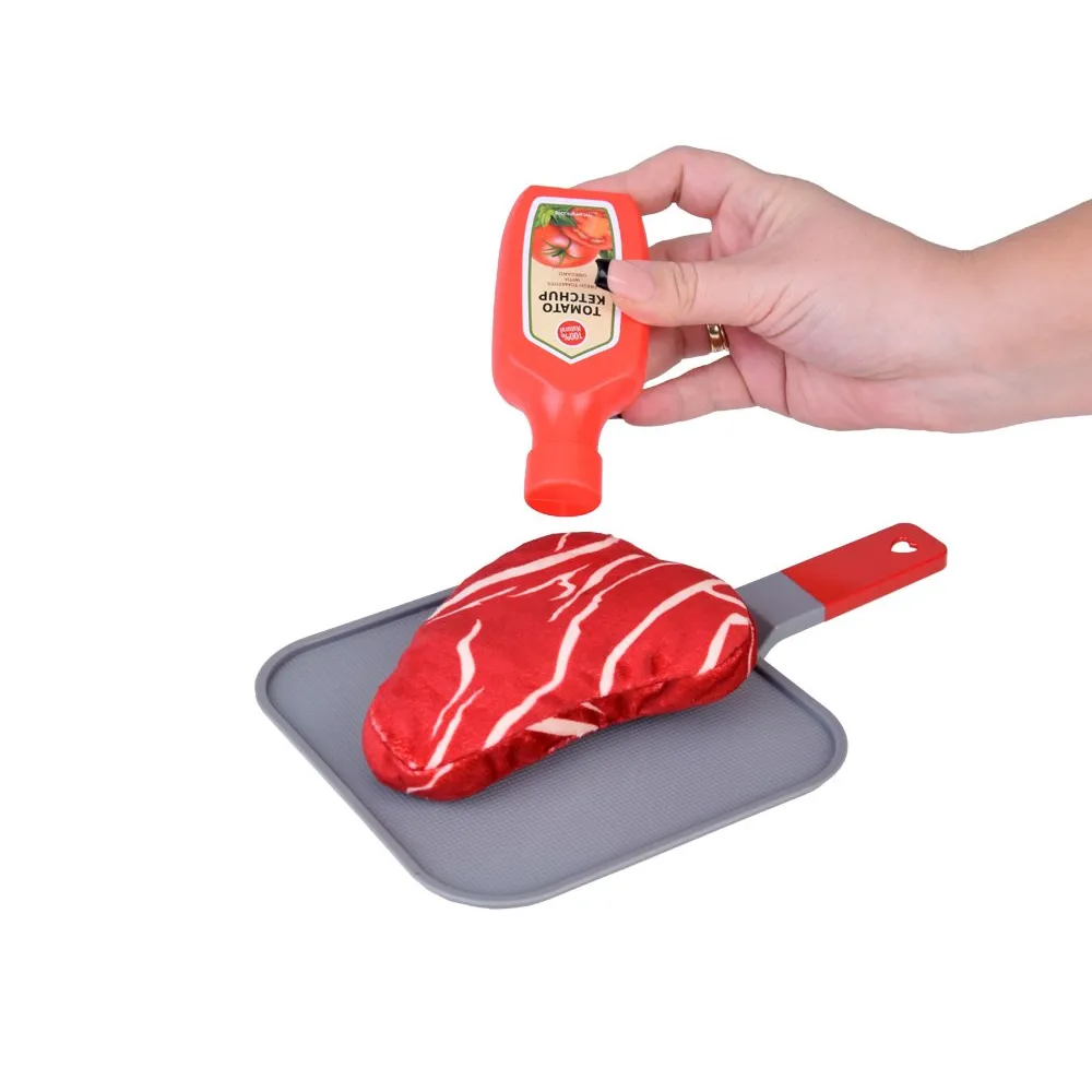 opakowania sosów dołączone do zabawkowego kompletu obiadowego