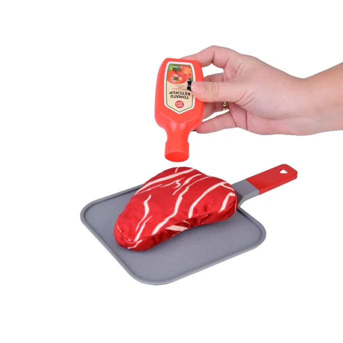 opakowania sosów dołączone do zabawkowego kompletu obiadowego