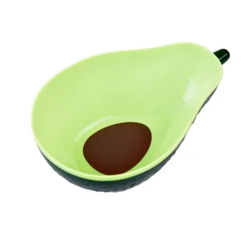 zbliżenie na miękkie liście sałaty i plastry pomidora