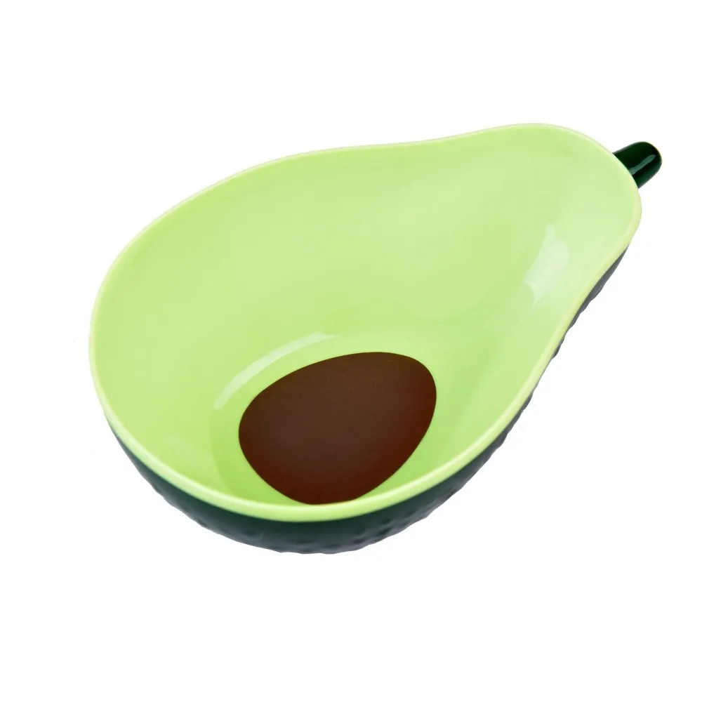 zbliżenie na miękkie liście sałaty i plastry pomidora