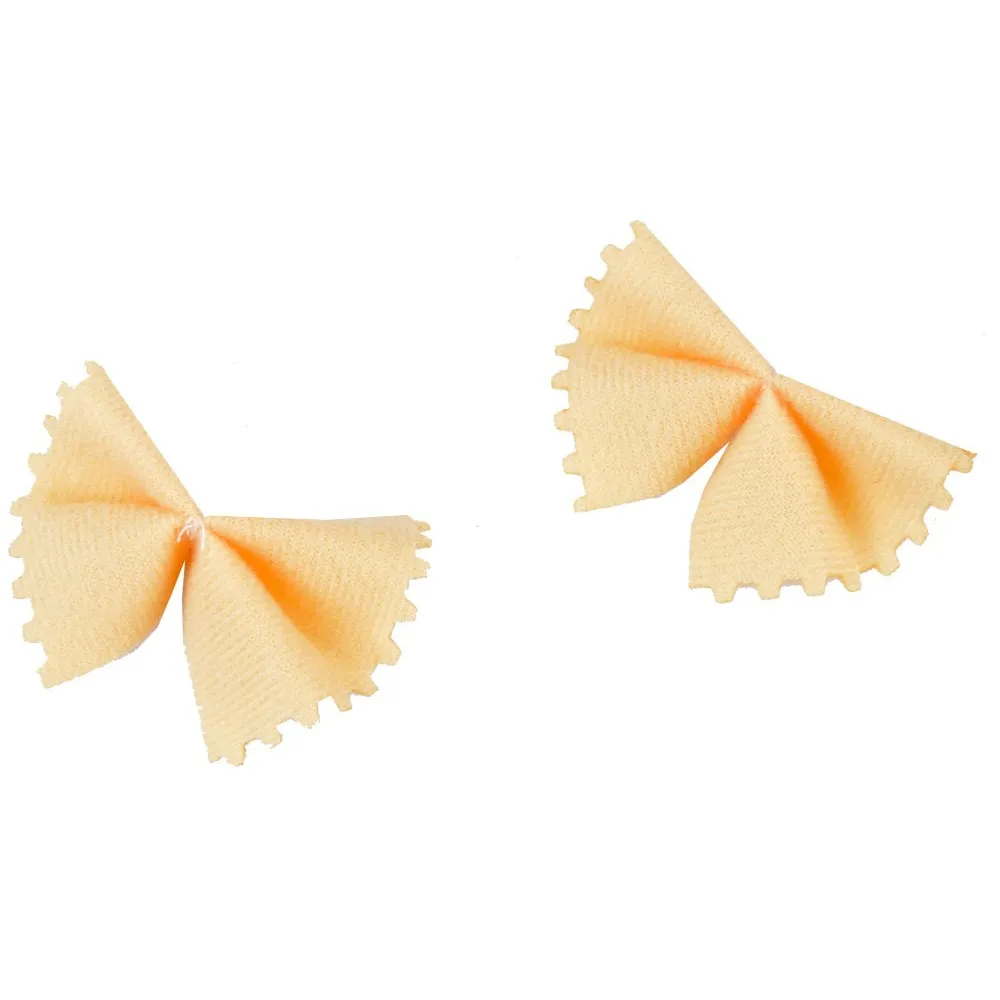 plastikowa łyżka, widelec i butelka sosu z kompletu