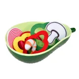 zestaw warzyw w dwóch odcieniach zieleni w misce awokado