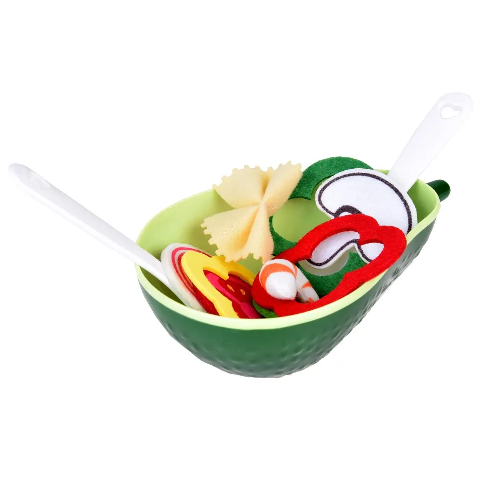 kolorowe elementy zestawu do serwowania sałatki podczas zabawy