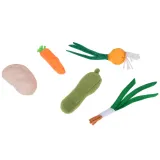 zbiór różnych warzyw obok pudełka z zupą do zabawy