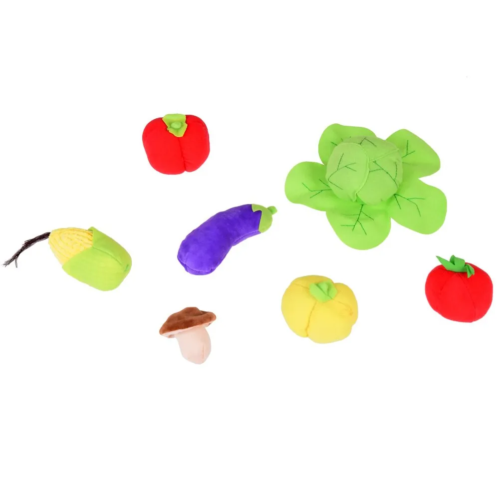 materiałowa czerwona papryka i ziemniak z bliska