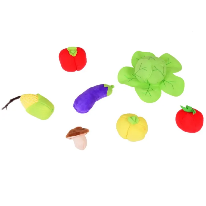 materiałowa czerwona papryka i ziemniak z bliska