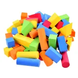 zbliżenie na miękkie elementy piankowe o intensywnych barwach