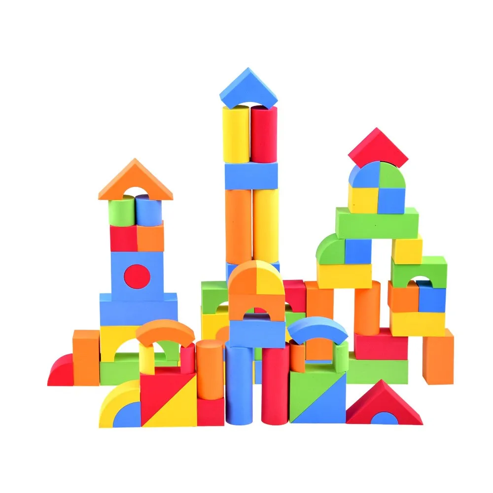 pudełko z klockami piankowymi z wieloma kolorowymi blokami w środku