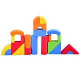 gotowa budowla z klocków piankowych zaprezentowana na podłodze