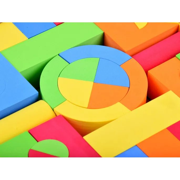 zestaw klocków piankowych rozłożony do sortowania według kształtów