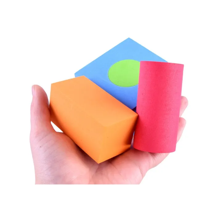 kolorowe bloki piankowe zapakowane w kartonowe opakowanie