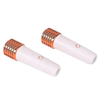 Zestaw muzyczny prezentujący światła RGB podczas karaoke