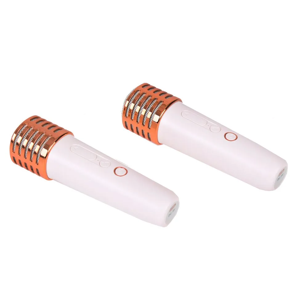 Zestaw muzyczny prezentujący światła RGB podczas karaoke