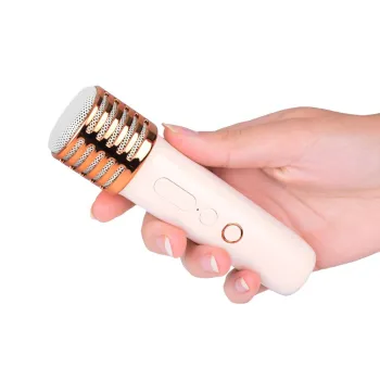 Detale obudowy głośnika i mikrofonów podkreślone światłem dyskotekowym