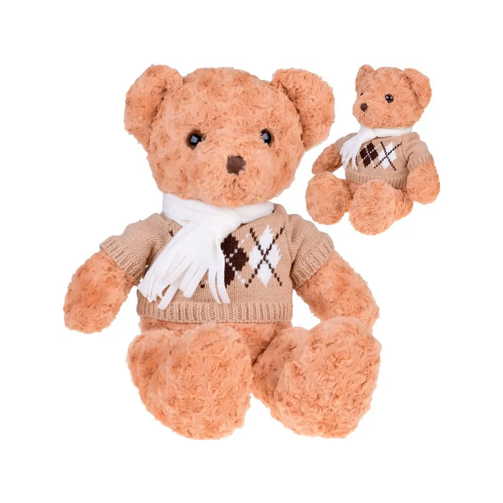 pluszowy miś w sweterku i szaliku siedzący na białym tle