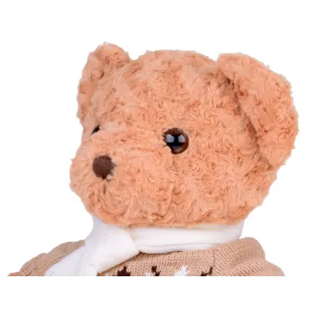 miś maskotka uchwycony w pozycji siedzącej na łóżku