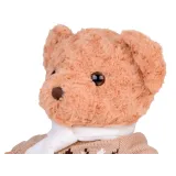 miś maskotka uchwycony w pozycji siedzącej na łóżku