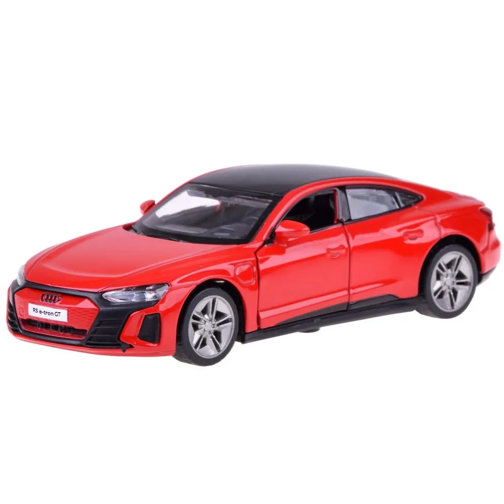 Zbliżenie na czarny dach metalowego modelu Audi RS e-tron GT