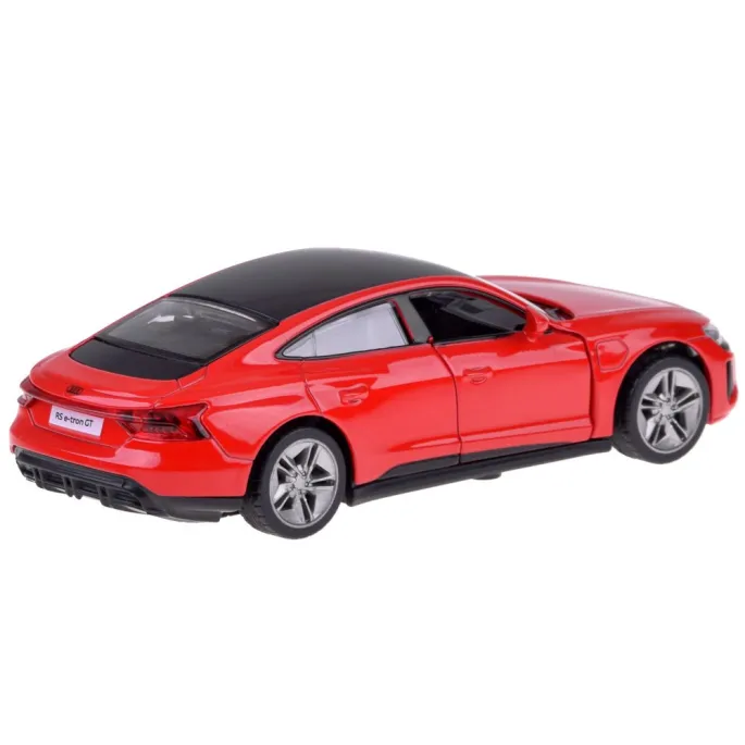 Widok z góry sportowego auta ze srebrnymi akcentami