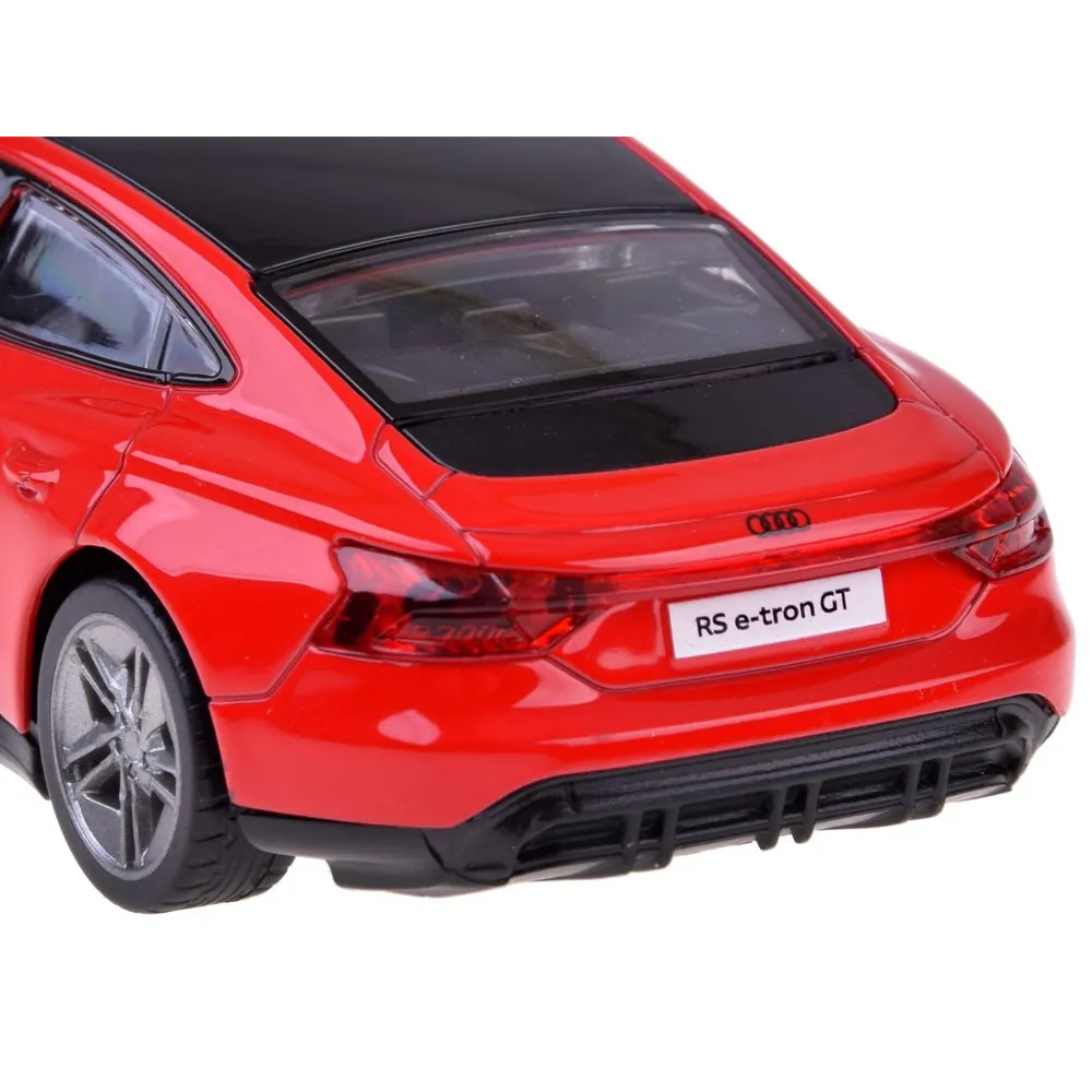 Wyeksponowany plastikowy podwozie metalowego modelu Audi