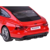 Wyeksponowany plastikowy podwozie metalowego modelu Audi