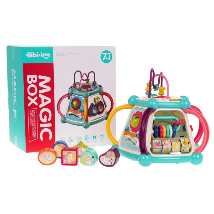 zbliżenie na przeplatankę z koralikami na górze kostki