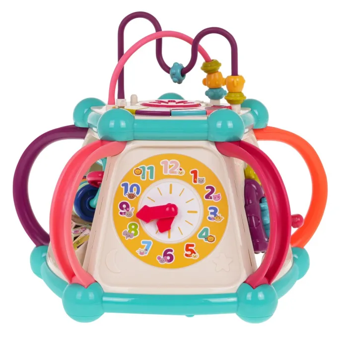 kierownica z autem i obracające się elementy na jednej ze ścianek