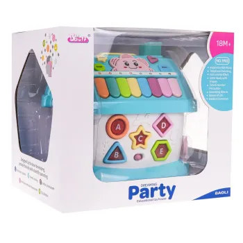 widok multifunkcyjnego domku niebieskiego z kolorowymi elementami