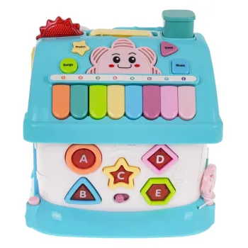 detal wyjmowanego niebieskiego autka dołączonego do domku