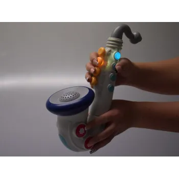 Opakowanie saksofonu zabawki gotowe do wręczenia jako prezent