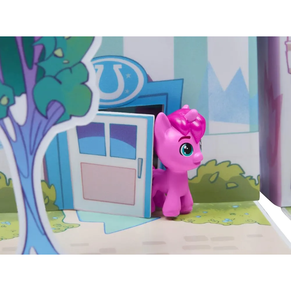 Figurki bohaterów ustawione na różnych poziomach latarni