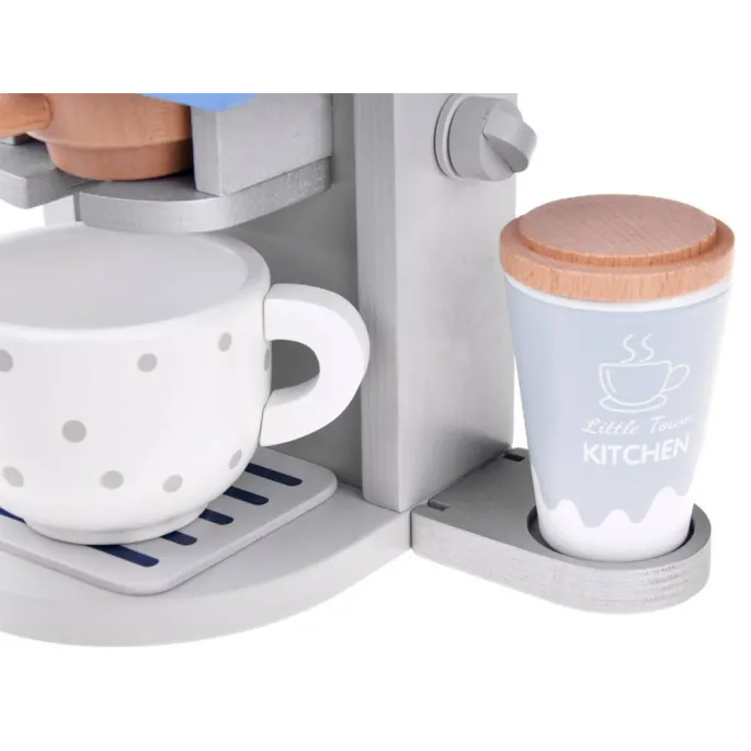 cały zestaw ekspresu, akcesoriów i opakowania na jasnym tle