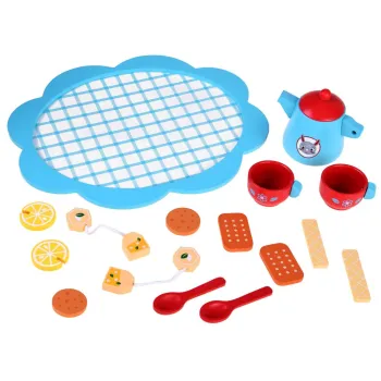 widok na zestaw herbaciany z perspektywy dziecka