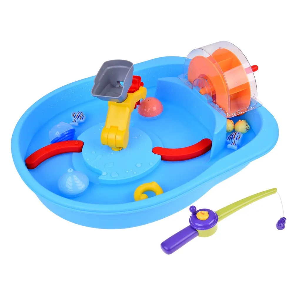 stolik wodny z kolorowymi rybkami i plastikową wędką