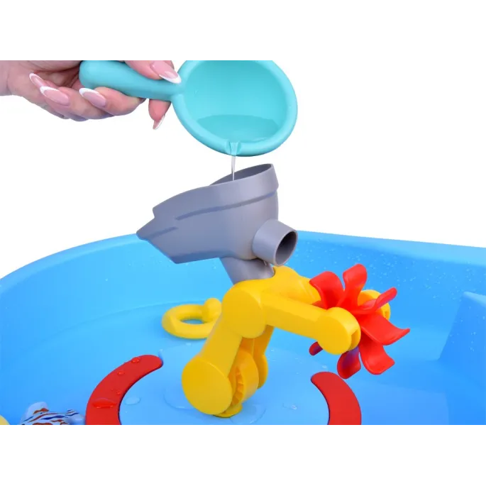 ruchome części stolika wodnego prezentujące możliwości zabawy