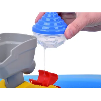 rynna do odprowadzania wody i pojemniki w zestawie stolika wodnego