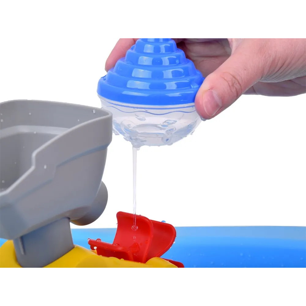 rynna do odprowadzania wody i pojemniki w zestawie stolika wodnego