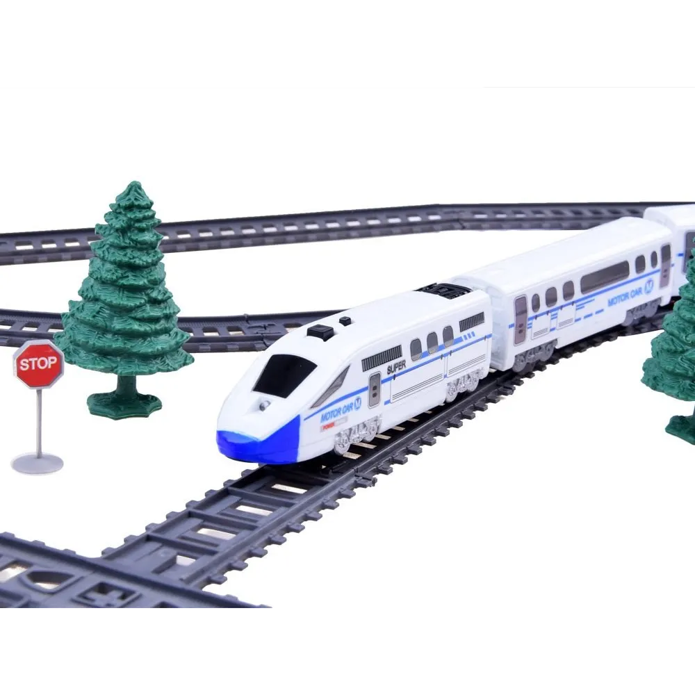 rozłożona trasa kolejki o długości 900 cm z widocznymi zwrotnicami